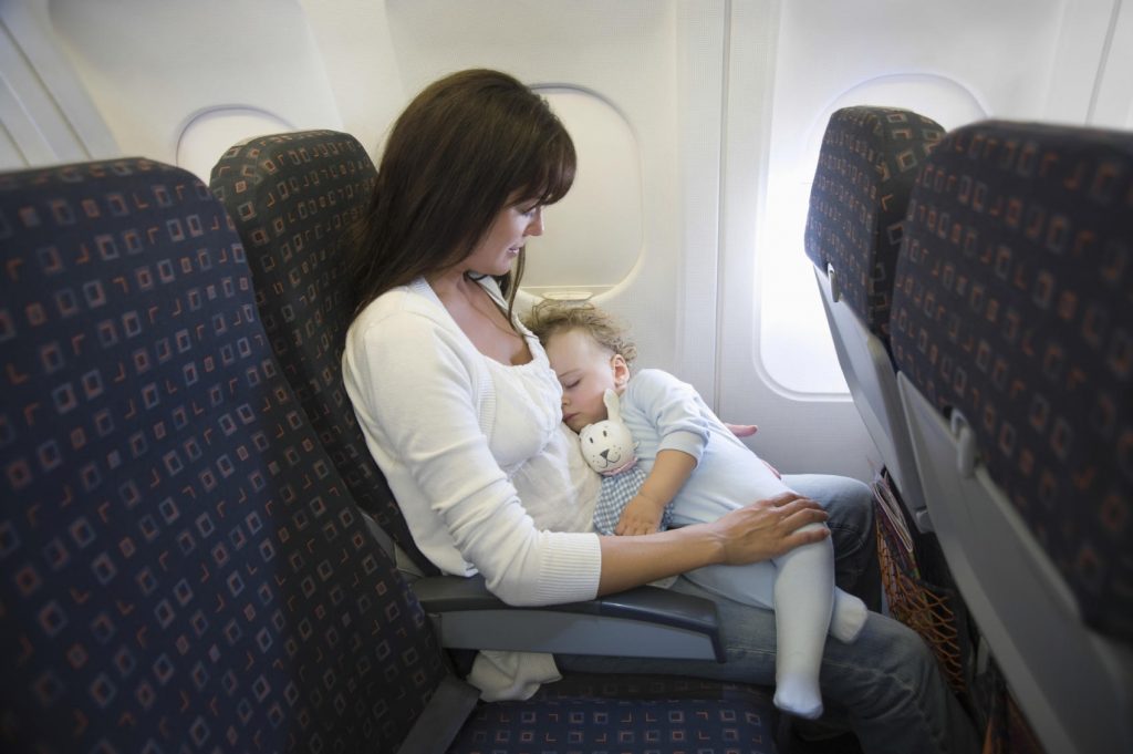 Prendre l'avion avec bébé