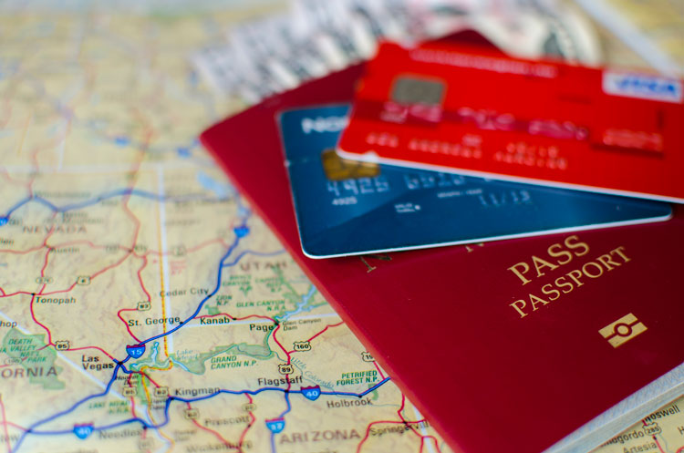 Assurance voyage et carte bancaire : ce qu'il faut vérifier avant le départ  en voyage