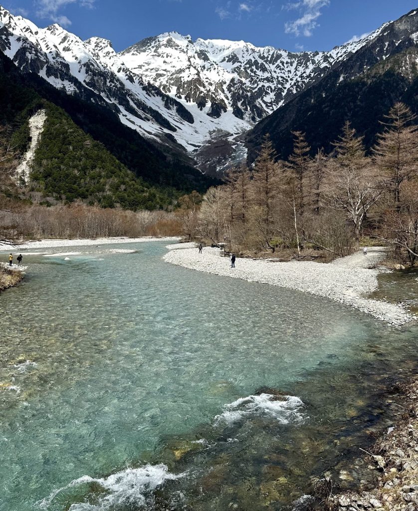 rivière au cœur des Alpes japonaises